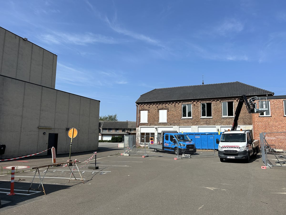 Démolition de la maison du GRAC, à côté de la Clinique CHC Waremme