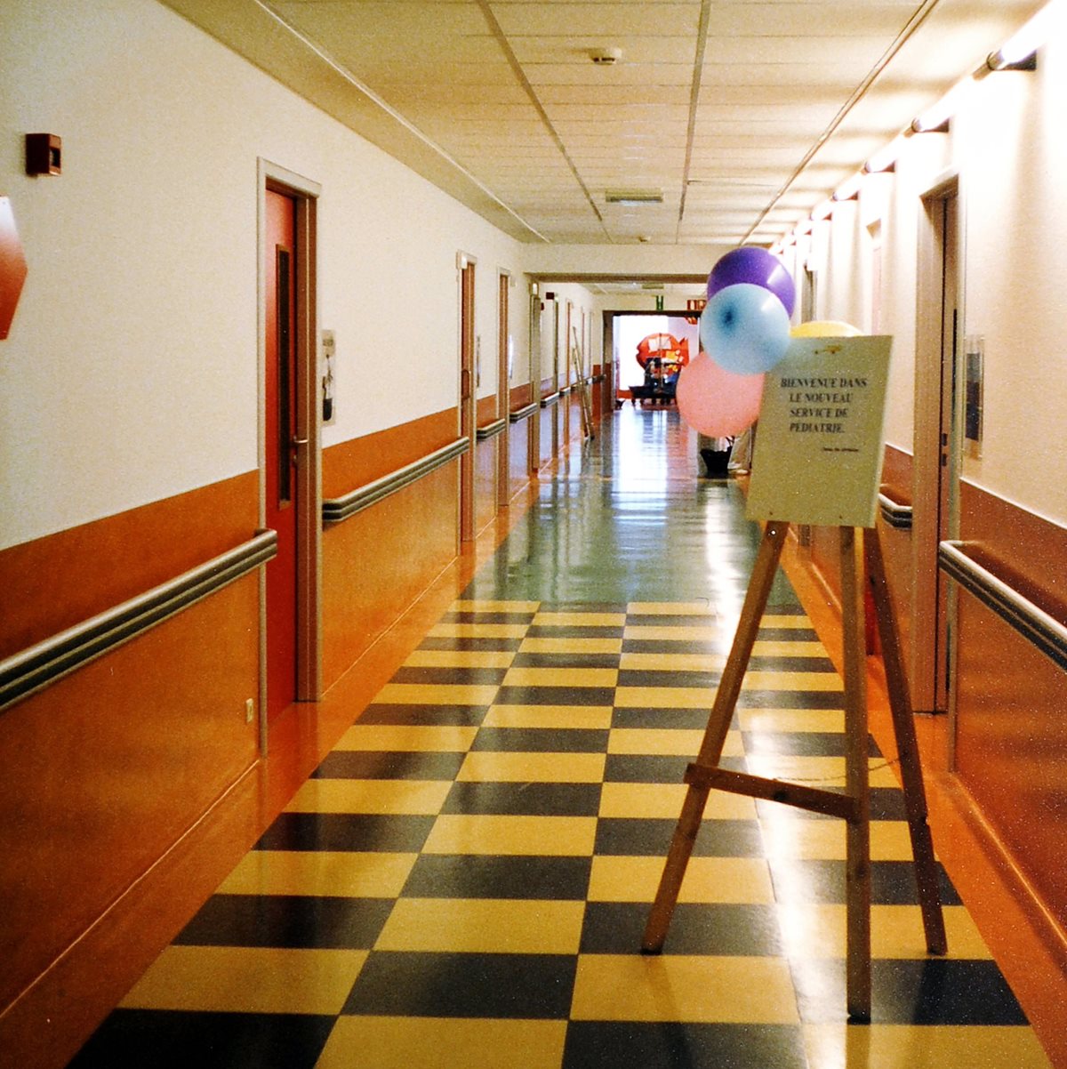 2001-04.jpg