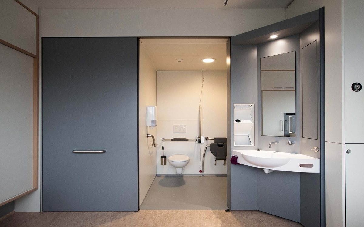 Une salle de bain adaptative pour la gériatrie à Heusy