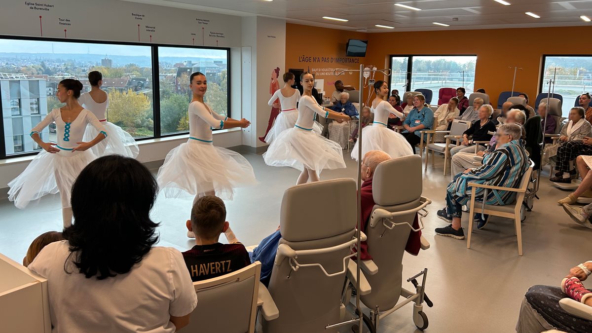 La Mosa Ballet School danse avec les patients