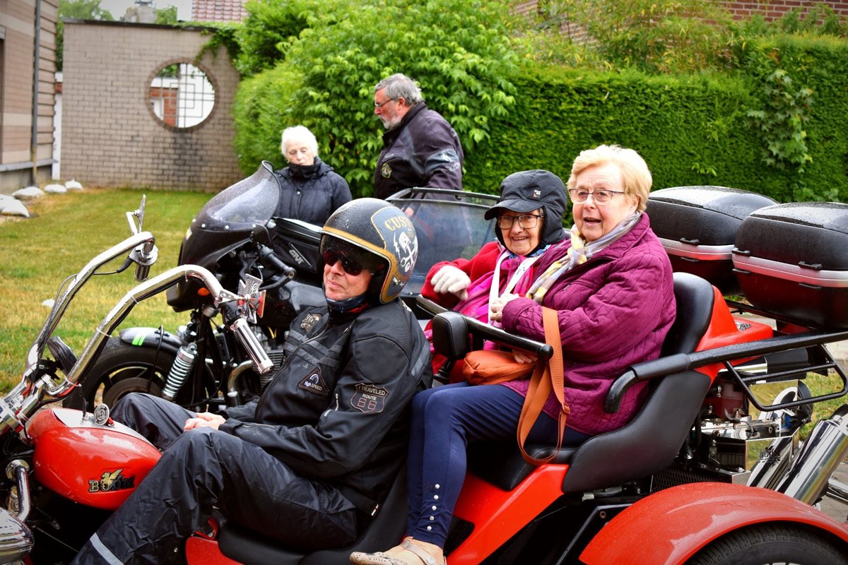 Faire de la moto à 99 ans? Pourquoi pas!